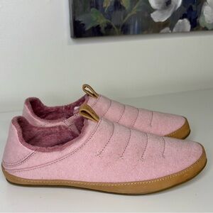 Olukai Lania sea Salt Pink women’s slipper with rubber bottom sole. Size 8